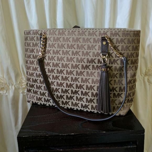 Michael Kors Handbags - ✨NWT Michael Kors Jet Set Tassel Tote